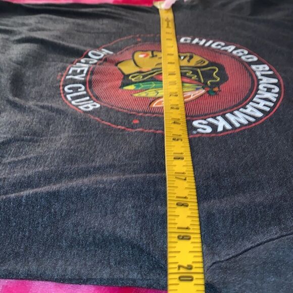 NHL Blackhawk Logo Men’s Tee Shirt Size Large - Picture 5 of 5